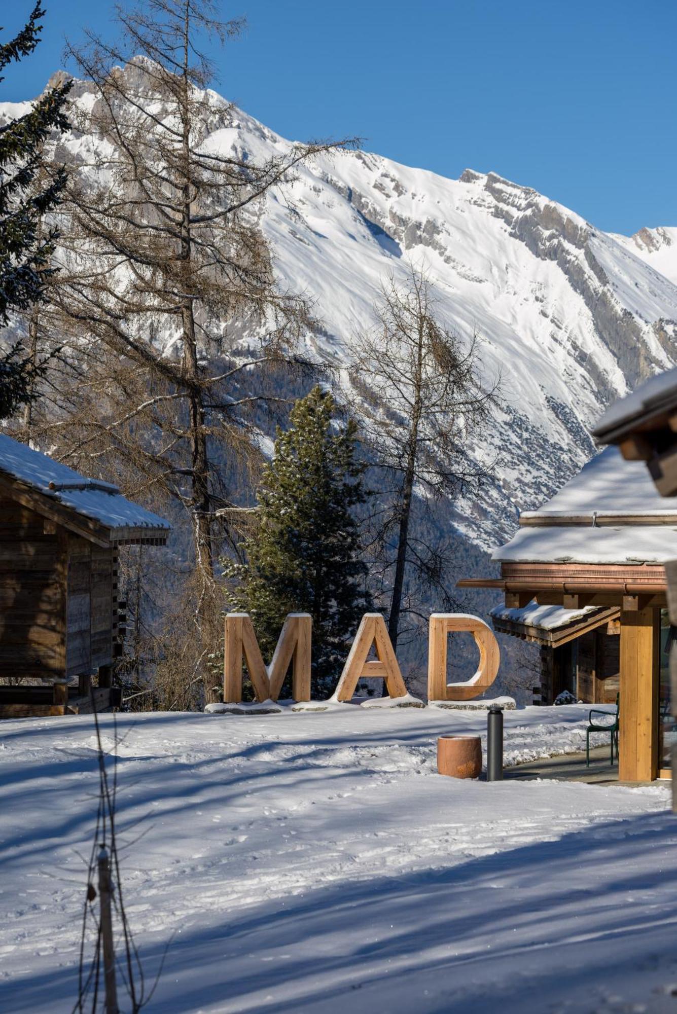 Mad Retreat Hotel 南达 外观 照片
